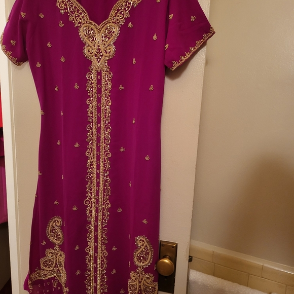 Indian gold embroidered tunic set with tunic, pants and scarf hot pink one size - Picture 2 of 16